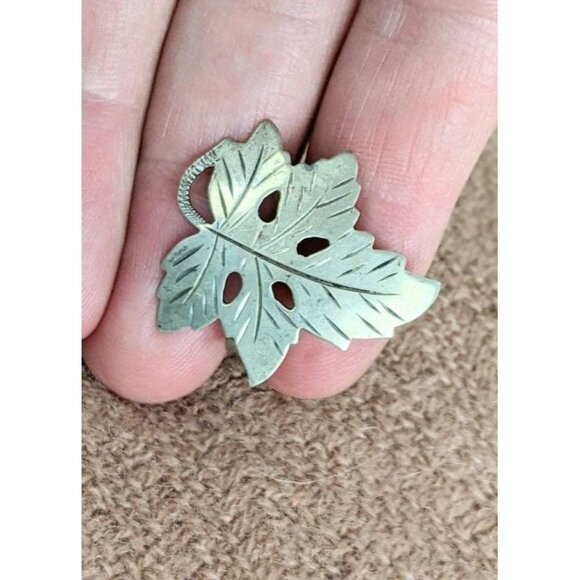 Vtg Sterling Silver Etched Maple Leaf Shape Earrings Screwback 925 Nature Estate - Picture 3 of 6